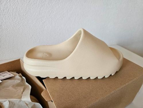 Nieuwe Adidas Yeezy Slide Bone FZ5897 maat 39, Kleding | Heren, Schoenen, Nieuw, Slippers, Overige kleuren, Ophalen of Verzenden