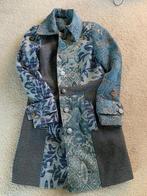 opvallende leuke lange jas, Kleding | Dames, Jassen | Winter, Maat 38/40 (M), H&M, Blauw, Ophalen of Verzenden