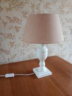 Tafellamp witte voet met beige kleurige stoffen kap, Huis en Inrichting, Ophalen, Gebruikt, Minder dan 50 cm