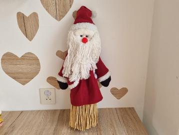 Mooie Kerstman op een Bezemsteel mooi gekleed in fluweel beschikbaar voor biedingen