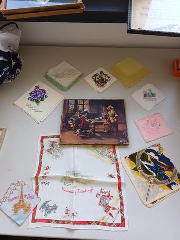 Doosje met 9 klassieke zakdoekjes beschikbaar voor biedingen