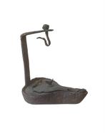 Bodemvondst ijzeren olielamp 2e helft 18e eeuw L. 11 cm H 12, Antiek en Kunst, Antiek | Lampen, Ophalen of Verzenden