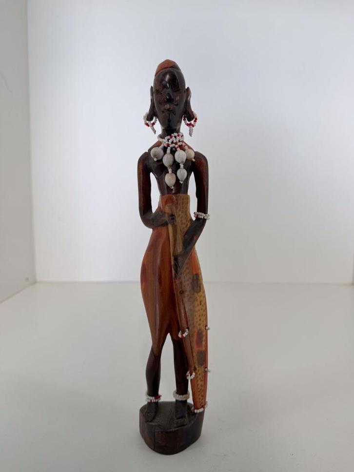 Afrikaans houtsnijwerk – vrouw met kralen (31 cm), Antiek en Kunst, Kunst | Beelden en Houtsnijwerken, Ophalen of Verzenden