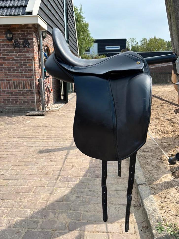 Dressuurzadel Anatomica Octant 17 inch, nieuwstaat, Dieren en Toebehoren, Paarden en Pony's | Zadels, Zo goed als nieuw, Dressuur