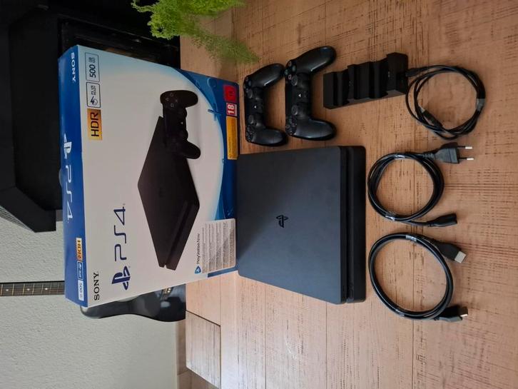 PS4 Slim 500gb + 2 Controllers, Spelcomputers en Games, Spelcomputers | Sony PlayStation 4, Gebruikt, Slim, 500 GB, Met 2 controllers