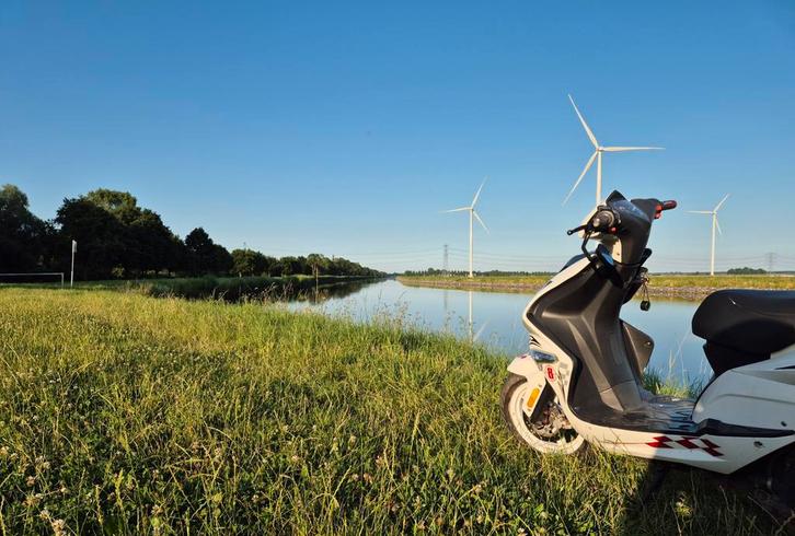 2x agm r8 bromfiets, Fietsen en Brommers, Brommeronderdelen | Scooters, Overige merken, Overige typen, Ophalen of Verzenden