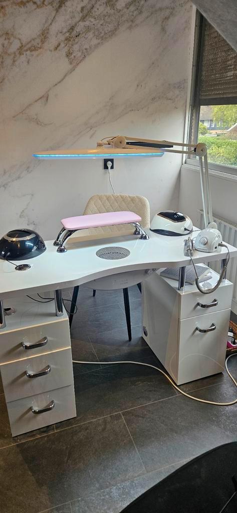 Afinia tafel basis manicure met afzuiging, Huis en Inrichting, Bureaus, Ophalen