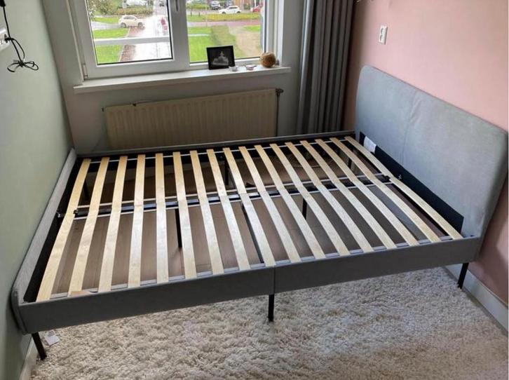 Ikea Bed, Huis en Inrichting, Slaapkamer | Bedden, Zo goed als nieuw, Tweepersoons, 140 cm, Hout, Grijs, Ophalen