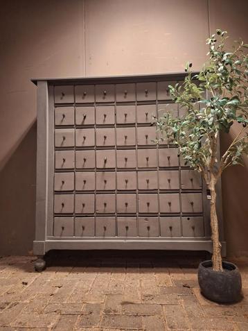 Oude unieke schoolkast ladekast apothekerskast beschikbaar voor biedingen