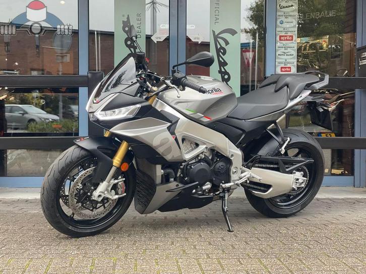 Aprilia Tuono V4 1100 RR E5 TARMAC GREY 2022, Motoren, Motoren | Aprilia, Bedrijf, Naked bike, meer dan 35 kW, 4 cilinders, Motorrijbewijs A