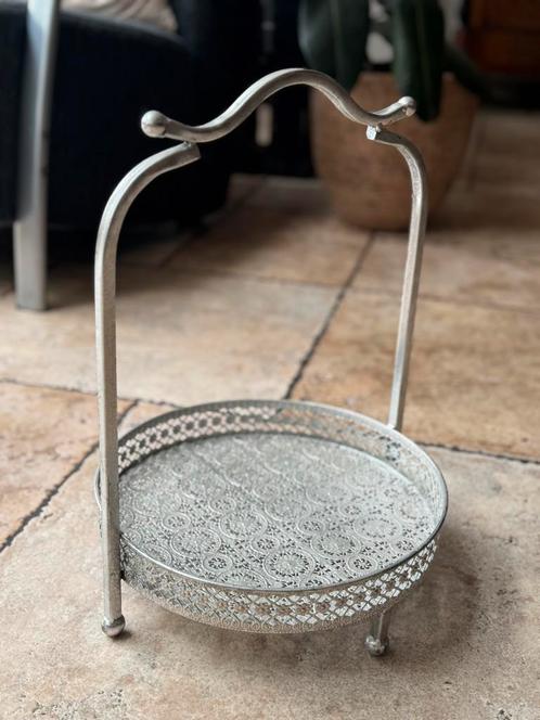 Sierlijk metalen dienblad op 4 pootjes met handvat, Huis en Inrichting, Woonaccessoires | Dienbladen, Zo goed als nieuw, Metaal