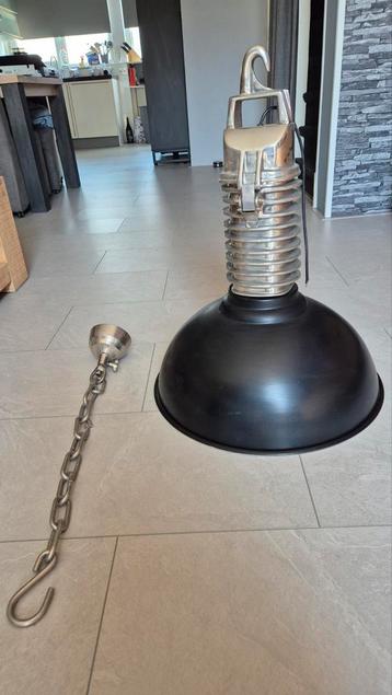 Industriële hanglamp. beschikbaar voor biedingen