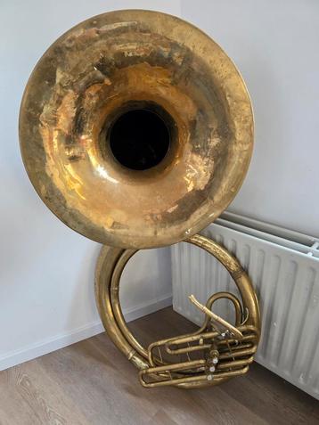 Sousafoon York gebouwd door Conn beschikbaar voor biedingen