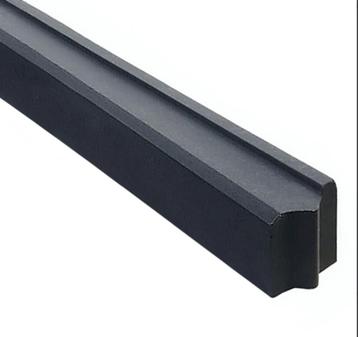 Betonnen funderingsbalk met afwateringsprofiel 10x15x100cm beschikbaar voor biedingen
