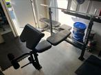 Bench press met 50 kg aan gewicht, Sport en Fitness, Fitnessmaterialen, Ophalen, Zo goed als nieuw