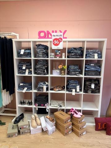 IKEA Kallax Kast - 25 Vakken beschikbaar voor biedingen