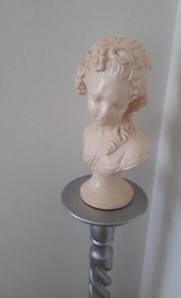 Vrouwenbeeld  beschikbaar voor biedingen