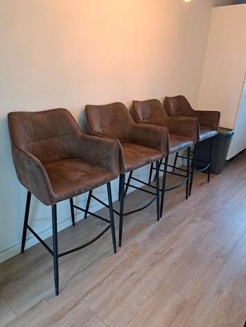 Set van 4 bruine suède barstoelen beschikbaar voor biedingen