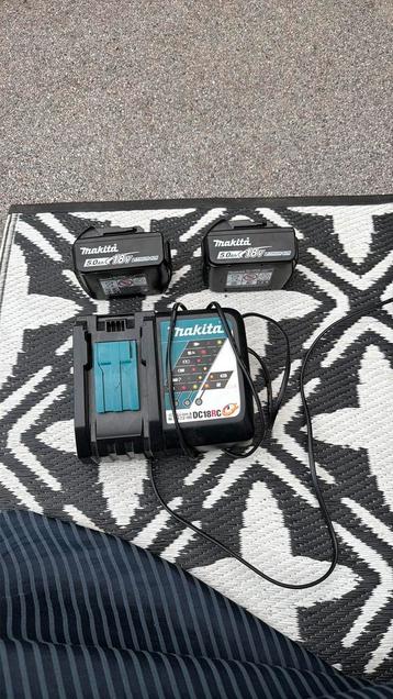 Makita accu en oplader set compleet beschikbaar voor biedingen