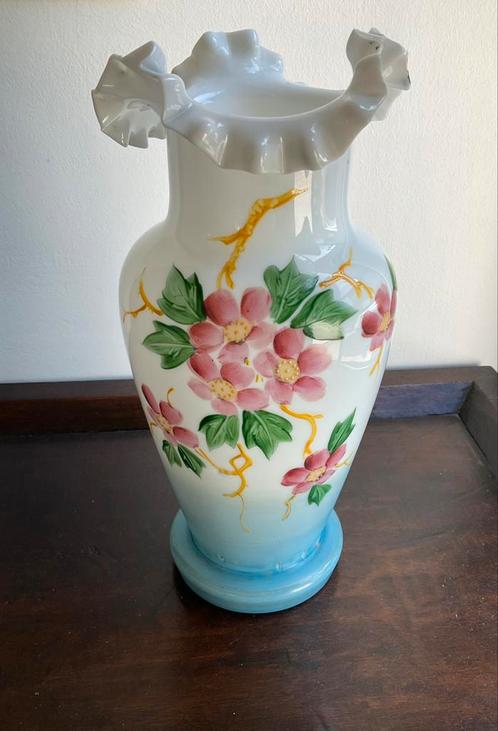Zeer fraaie Opaline Vaas, Antiek en Kunst, Antiek | Vazen, Ophalen of Verzenden