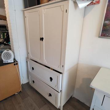 Grote opbergkast 1,06X50X1,80 cm hoog beschikbaar voor biedingen
