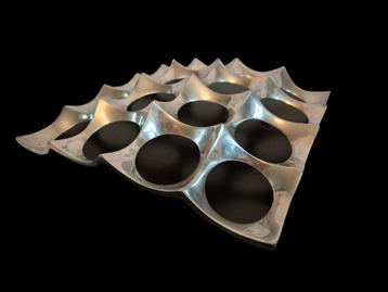 Fantastische vintage Aluminimum design fruitschaal beschikbaar voor biedingen