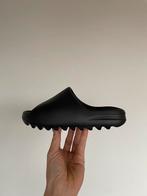 Adidas Yeezy Slide Onyx 40.5, Kleding | Heren, Schoenen, Slippers, Nieuw, Ophalen of Verzenden, Adidas
