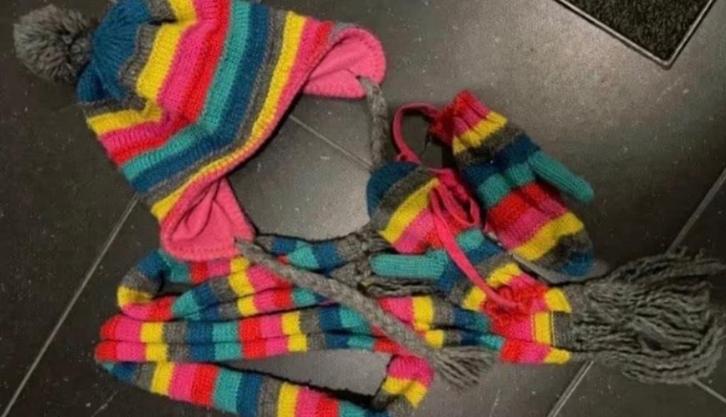 3 delige winterset sjaal Hema in maat 98/104, Kinderen en Baby's, Kinderkleding | Mutsen, Sjaals en Handschoenen, Gebruikt, Setje