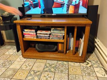 Gratis eiken tv kastje beschikbaar voor biedingen