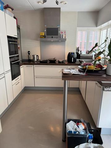 Keuken (gebruikt) beschikbaar voor biedingen
