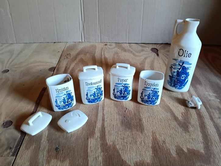 Kruidenpotjes en oliefles, Antiek en Kunst, Antiek | Keukenbenodigdheden, Ophalen of Verzenden