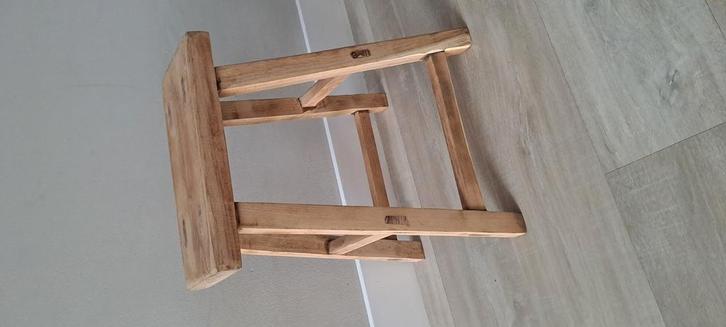 Landelijk krukje , sfeervol en stoer. Geleefd hout, Huis en Inrichting, Krukjes, Nieuw, Hout, Ophalen of Verzenden