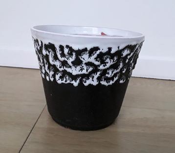 Vintage bloempot zwartbruin met wit fatlava, 12cm hoog beschikbaar voor biedingen