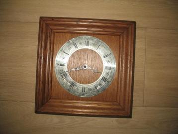 Houten Wandklok Vintage beschikbaar voor biedingen