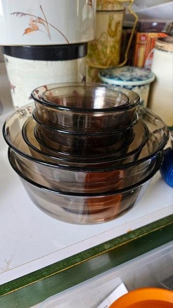Jaren 60 en 70 servies, schalen, blikken, enz. beschikbaar voor biedingen