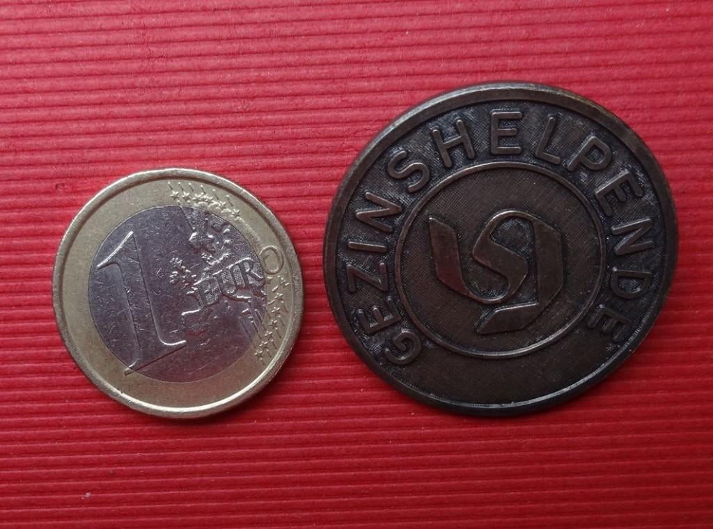 oude verpleegsterspeld   GEZINSHELPENDE, Verzamelen, Ophalen of Verzenden, Gebruikt, Overige onderwerpen, Speldje of Pin