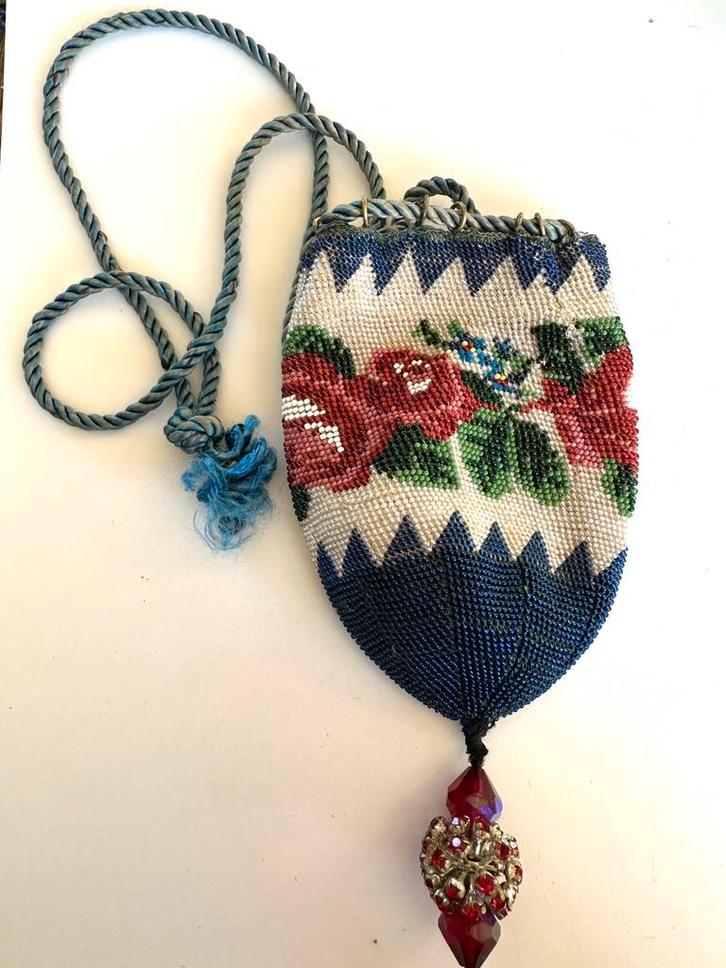 Antiek floraal kralen beursje, Antiek en Kunst, Antiek | Kleding en Accessoires, Dames, Verzenden