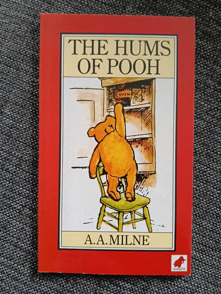 The Hums of Pooh - A.A. Milne uitgeverij Mammoth 1990, Boeken, Kinderboeken | Jeugd | onder 10 jaar, Zo goed als nieuw, Sprookjes