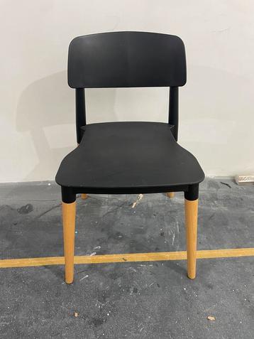 Stoel zwart huiten Poten beschikbaar voor biedingen