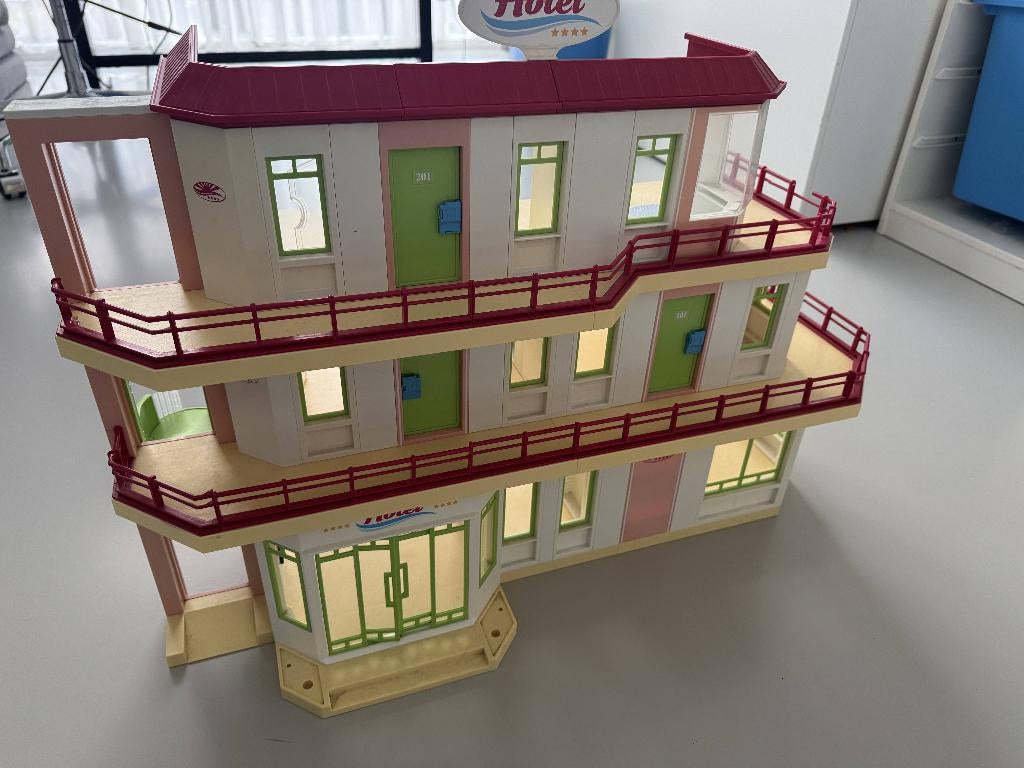 Playmobil hotel (3 verdiepingen), Ophalen, Zo goed als nieuw