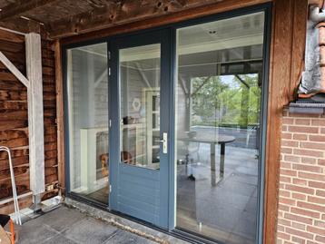 Kozijn 300 x 240 cm inclusief deur en HR++ glas beschikbaar voor biedingen