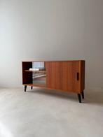 Midcentury modern sideboard walnoot & glas 60s vitrinekast, Met deur(en), Midmod, Ophalen of Verzenden, Zo goed als nieuw
