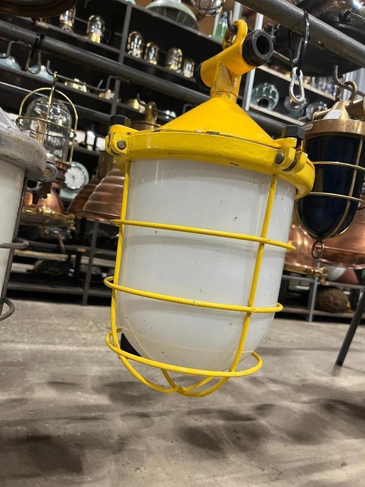 Vintage hanglamp geel, Huis en Inrichting, Lampen | Hanglampen, Gebruikt, Minder dan 50 cm, Glas, Metaal, Ophalen
