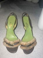 Gianni Versace bruine fur hakken slingback bont gesp vintage, Versace, Ophalen of Verzenden, Bruin, Zo goed als nieuw