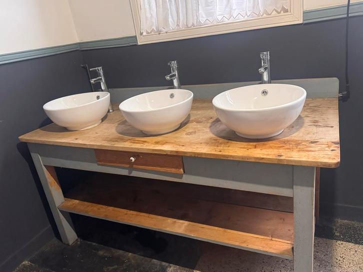 Wastafelmeubel met 3 waskommen en houten tafel, Huis en Inrichting, Badkamer | Badkamermeubels, Gebruikt, Wasbak of Wastafel, 150 tot 200 cm