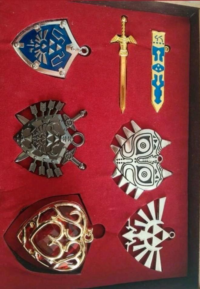 Legend of Zelda hangers voor bij de sleutel of nek, Spelcomputers en Games, Games | Overige, Zo goed als nieuw, 1 speler, Vanaf 12 jaar