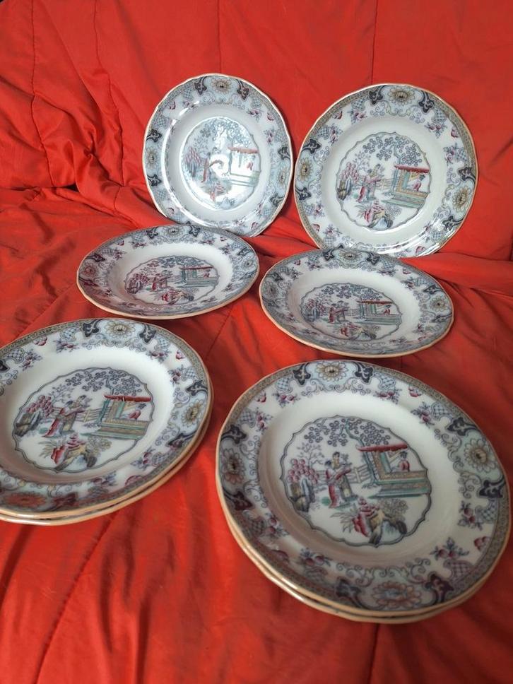 Borden petrus regout Maastricht, Antiek en Kunst, Antiek | Servies los, Ophalen of Verzenden