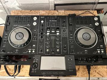 Pioneer xdj rx2/stofkap/draagtas/2xrokit8/dj booth beschikbaar voor biedingen