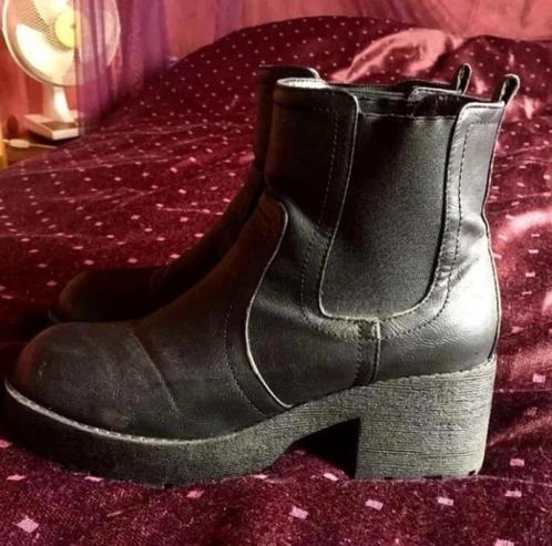 Zwarte plateau laarzen van imitatie leer maat 39 nu 9,99€, Kleding | Dames, Schoenen, Gedragen, Lage of Enkellaarzen, Zwart, Ophalen of Verzenden