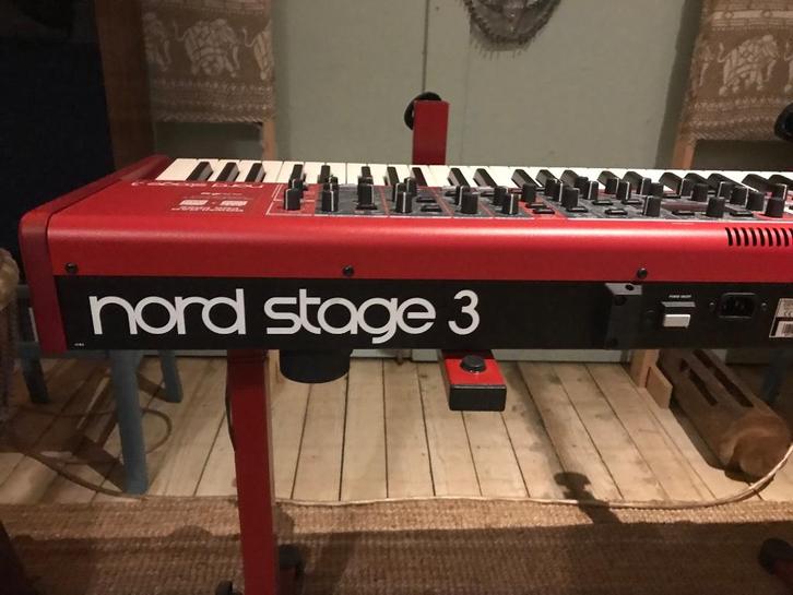 Clavia Nord stage 3, Muziek en Instrumenten, Keyboards, Gebruikt, 88 toetsen, Overige merken, Aanslaggevoelig, Met standaard, Midi-aansluiting